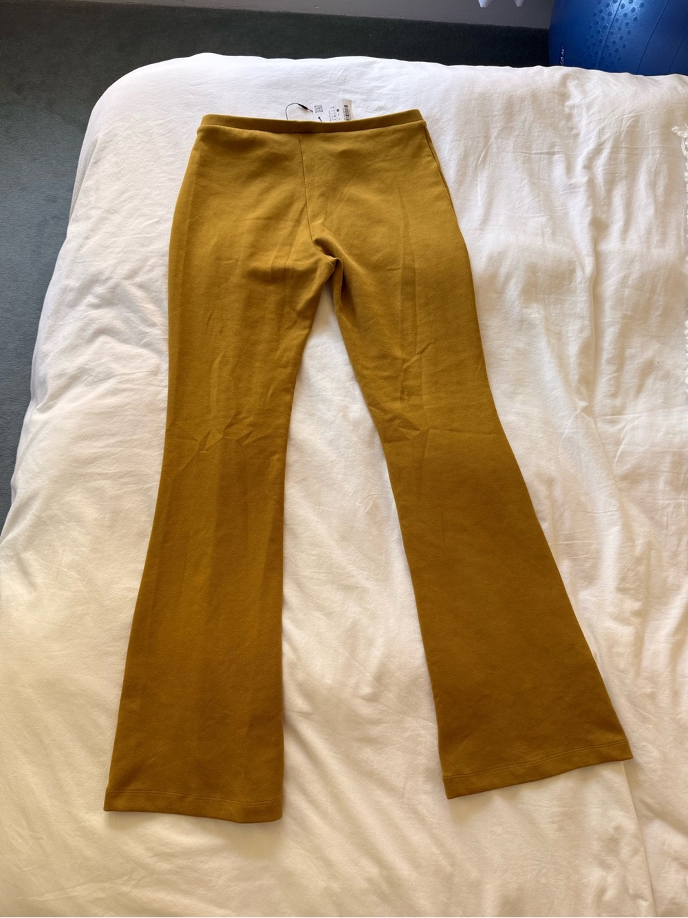 Zara high-Rise Mustard Flare Pants - Women - Picture 3 of 3
